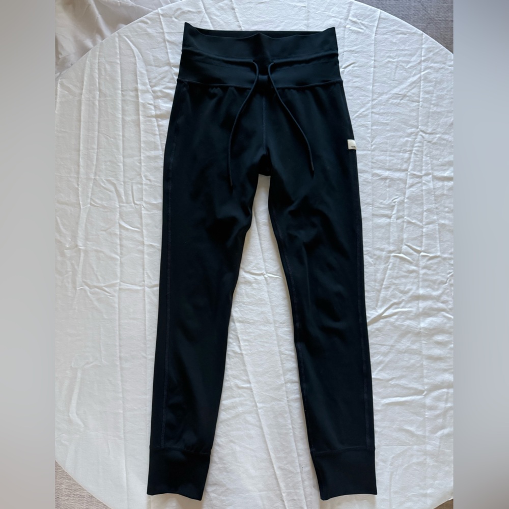 Vuori Dark Navy Performance Leggings size Small
